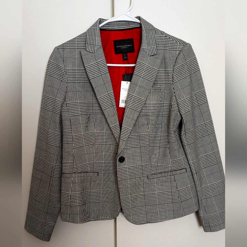 NWOT. Reposhing this Banana Republic Petite Classic Fit Blazer